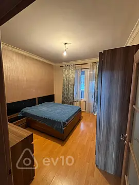 Kirayə verilir 2 otaqlı köhnə tikili 60 m²