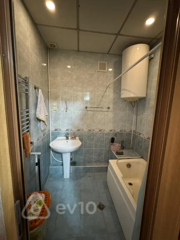 Kirayə verilir 2 otaqlı köhnə tikili 60 m²