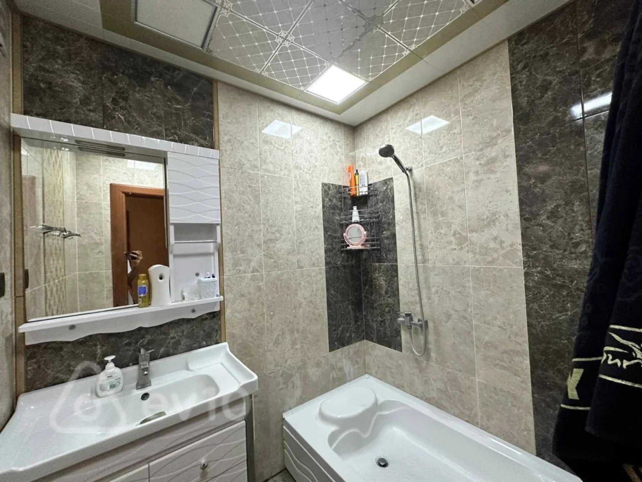 Kirayə verilir 3 otaqlı yeni tikili 100 m²