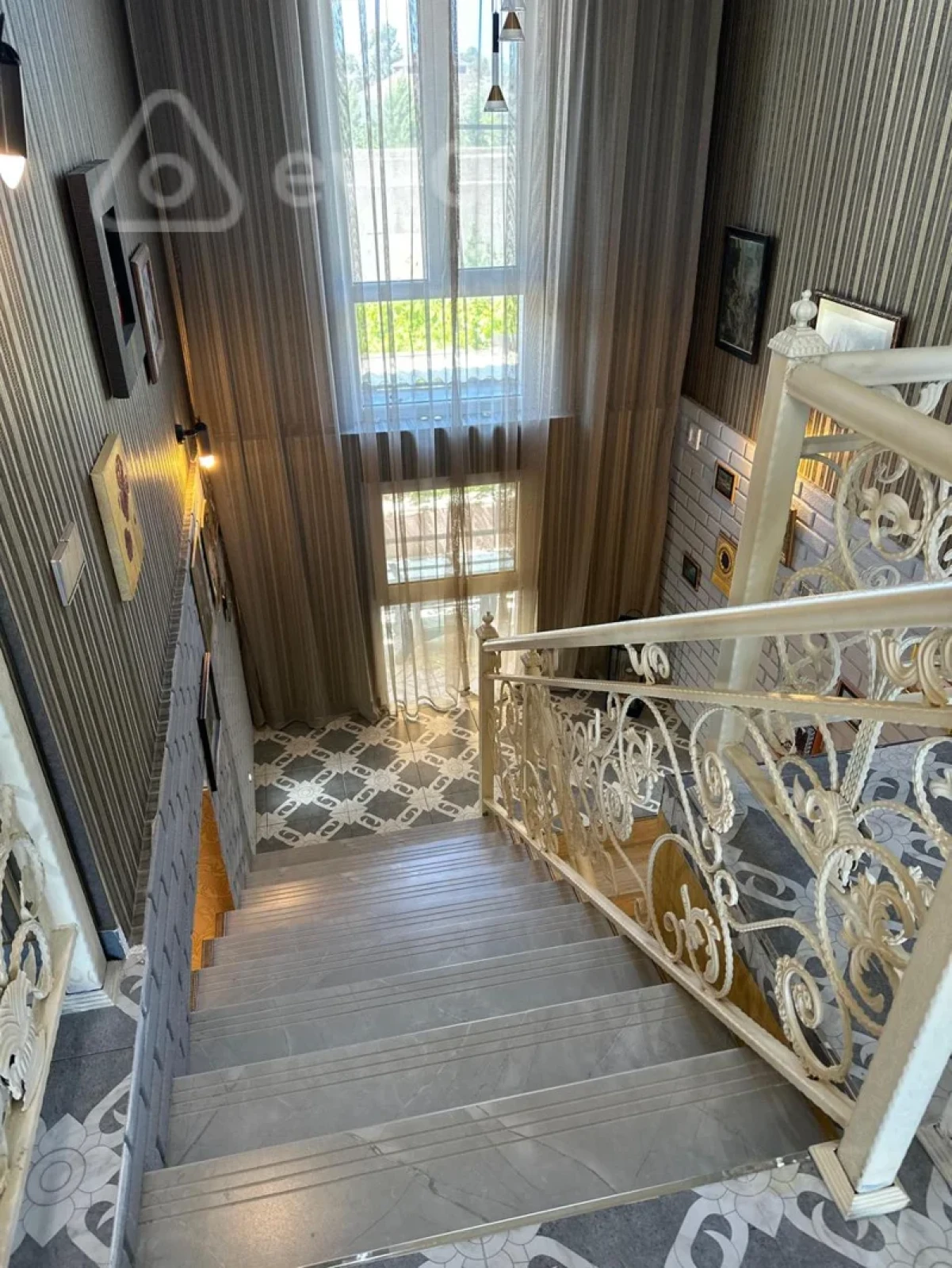 Kirayə verilir 6 otaqlı həyət evi 400 m²