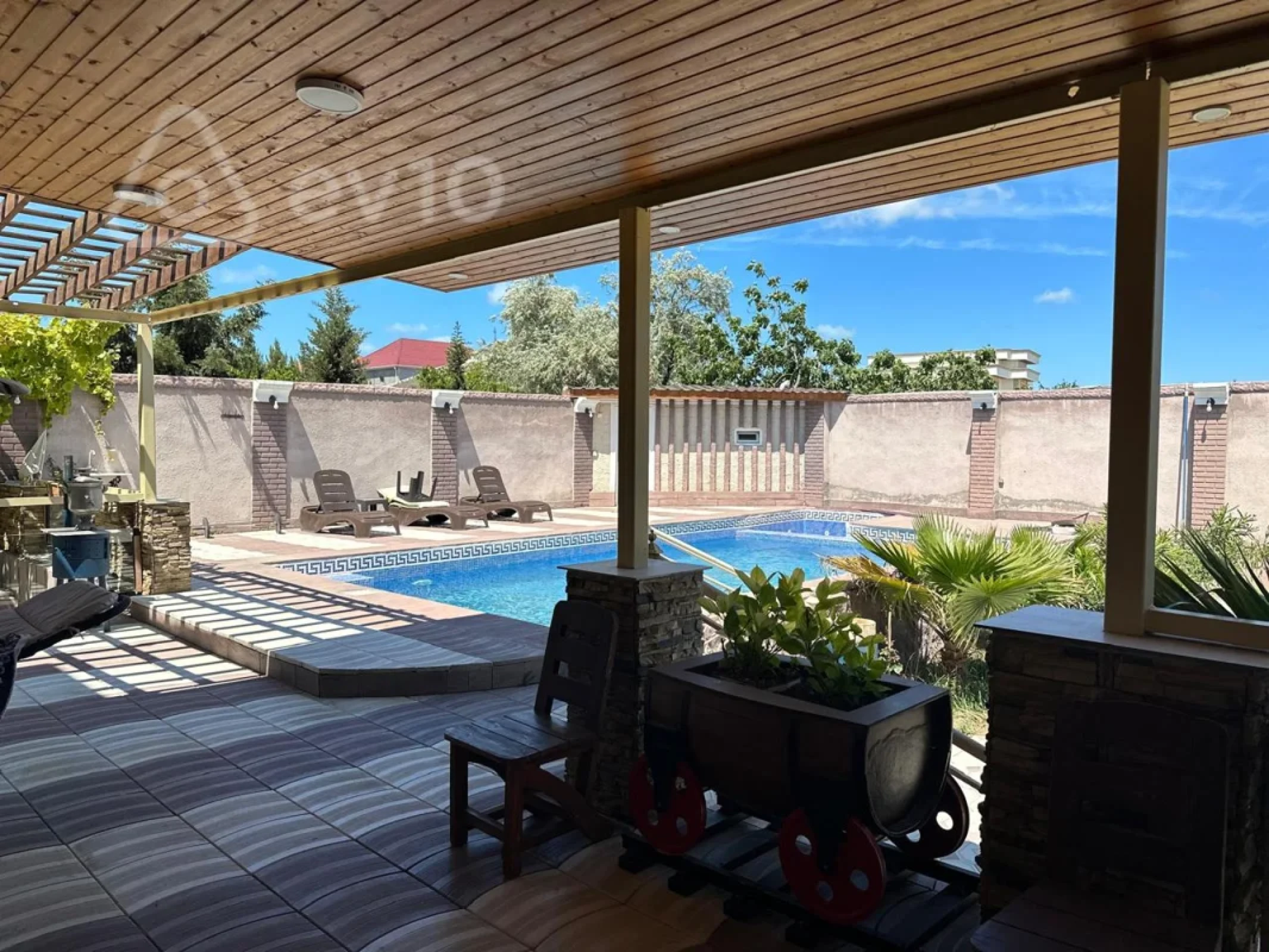 Kirayə verilir 6 otaqlı həyət evi 400 m²