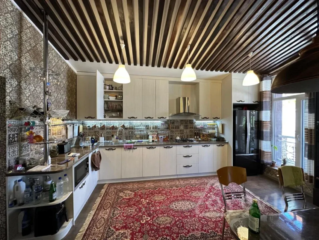 Kirayə verilir 6 otaqlı həyət evi 400 m²