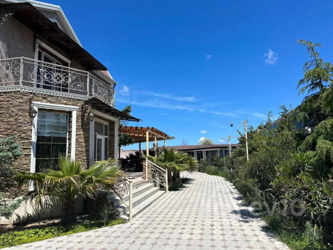 Kirayə verilir 6 otaqlı həyət evi 400 m²