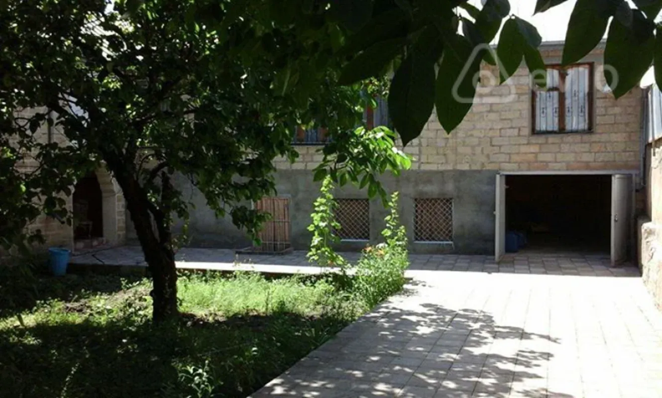 Satılır 5 otaqlı həyət evi 217.5 m²