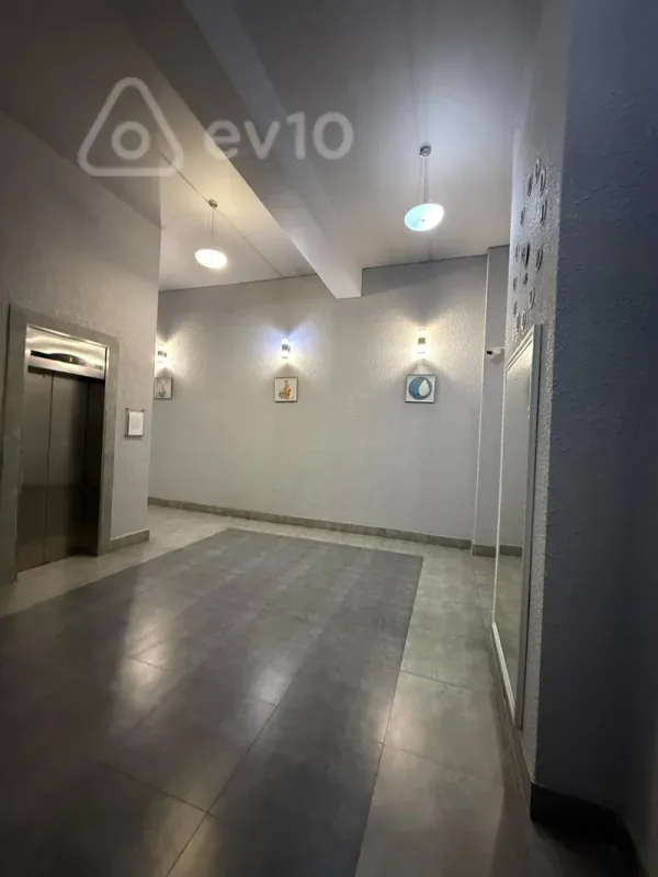 Kirayə verilir 4 otaqlı yeni tikili 145 m²