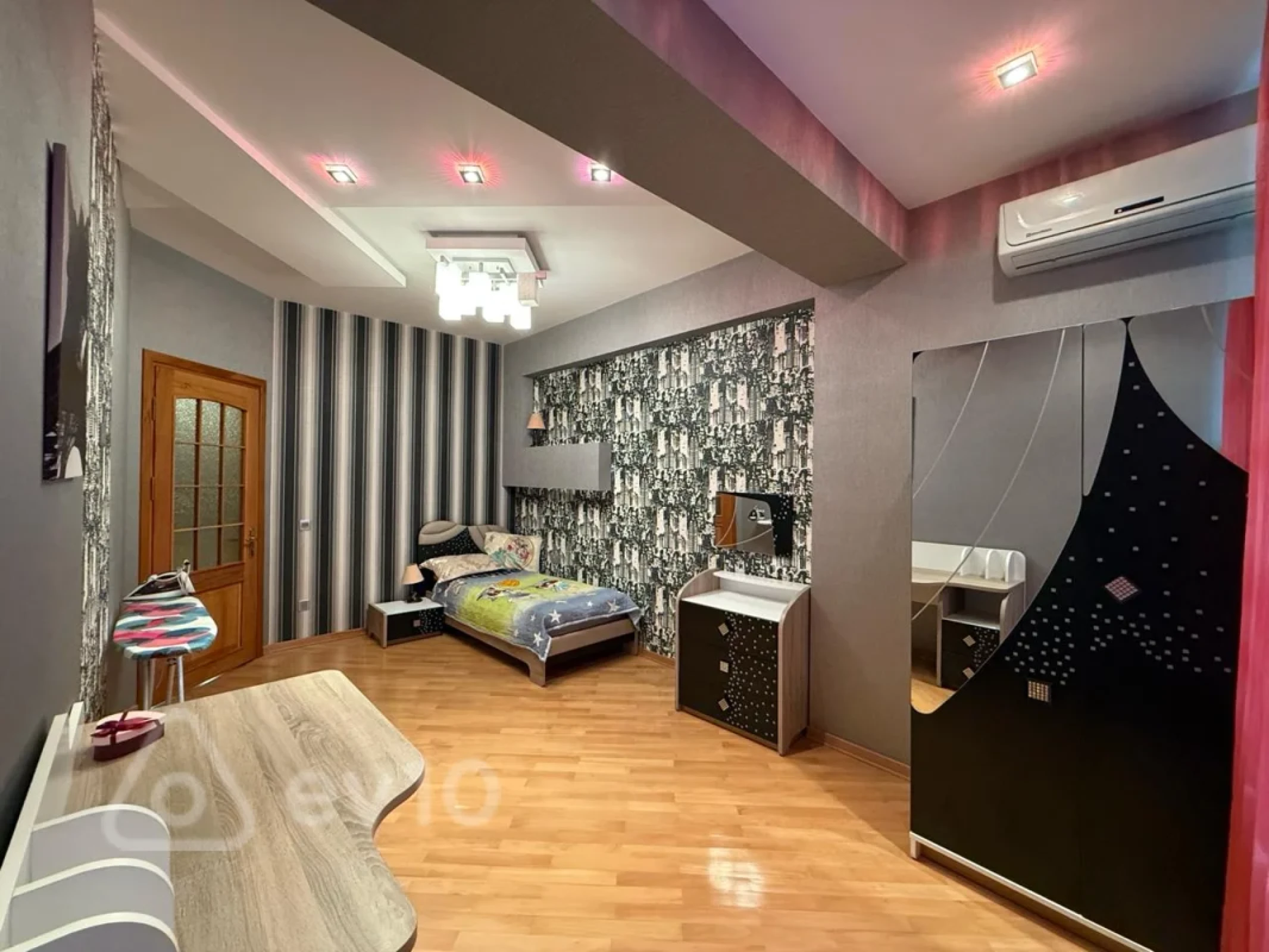 Kirayə verilir 4 otaqlı yeni tikili 145 m²