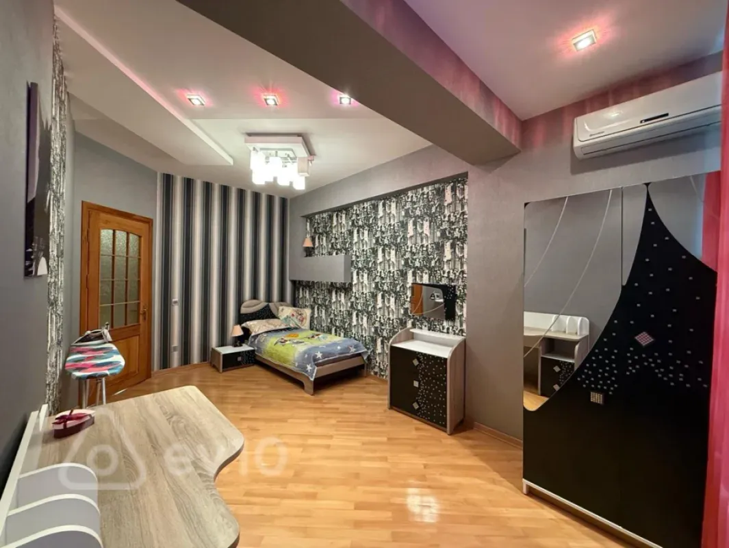 Kirayə verilir 4 otaqlı yeni tikili 145 m²