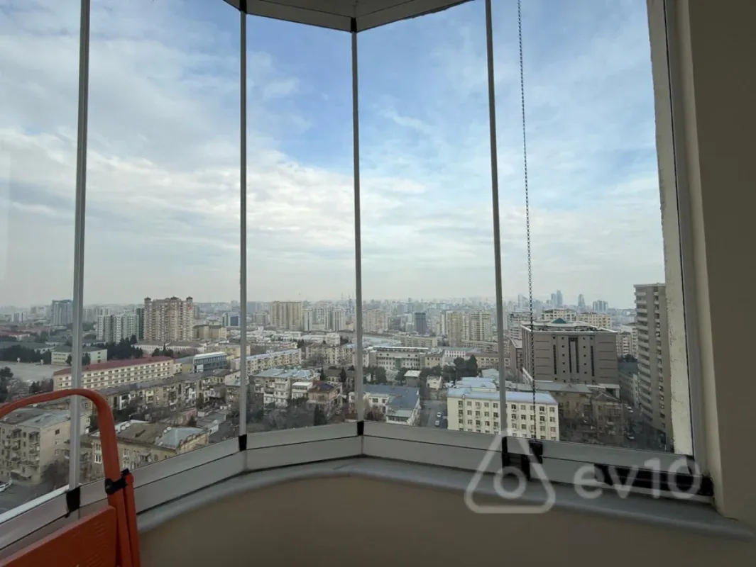 Kirayə verilir 4 otaqlı yeni tikili 145 m²