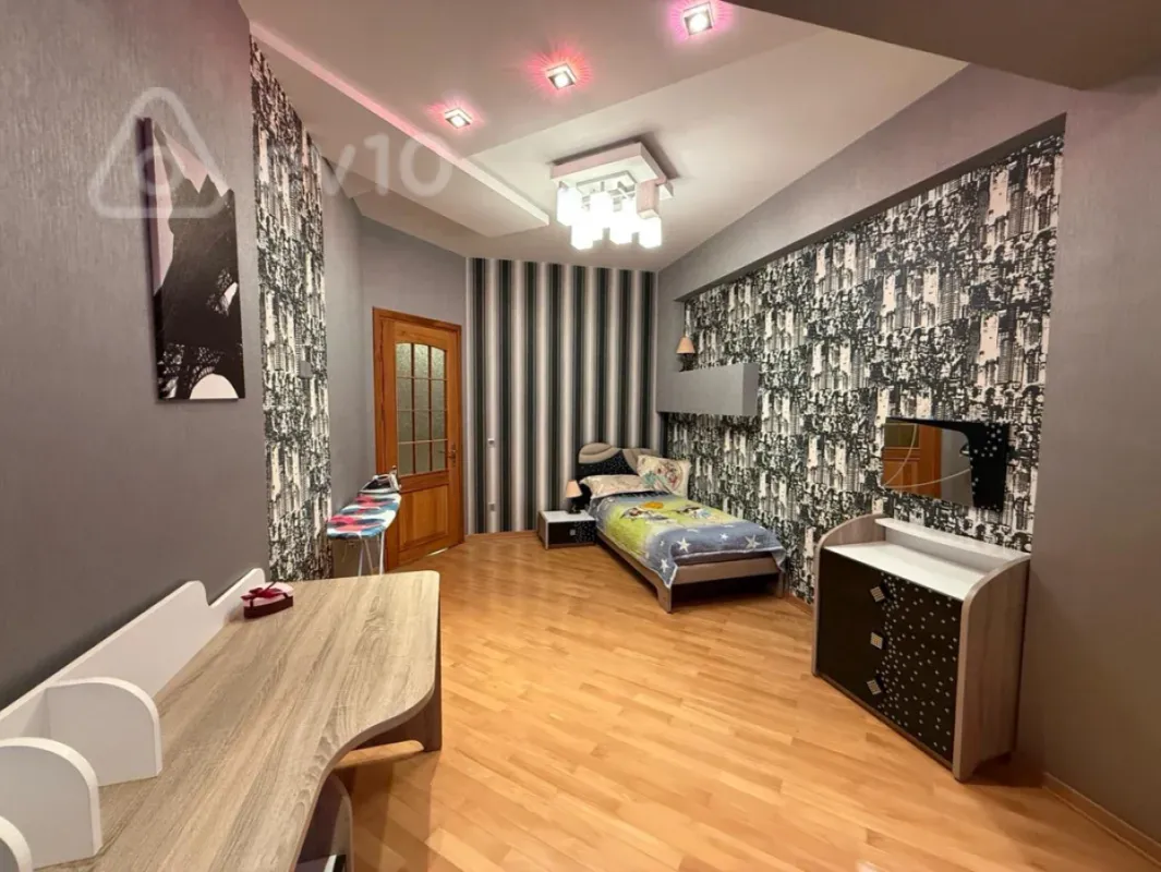 Kirayə verilir 4 otaqlı yeni tikili 145 m²