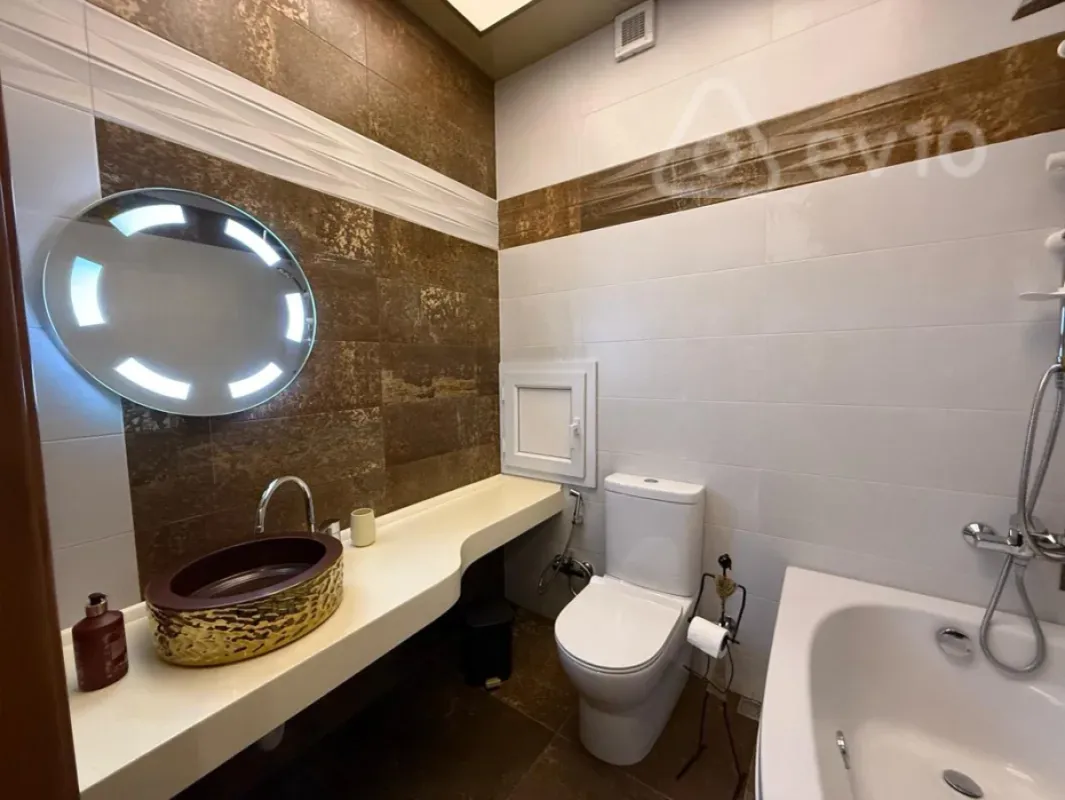 Kirayə verilir 4 otaqlı yeni tikili 145 m²