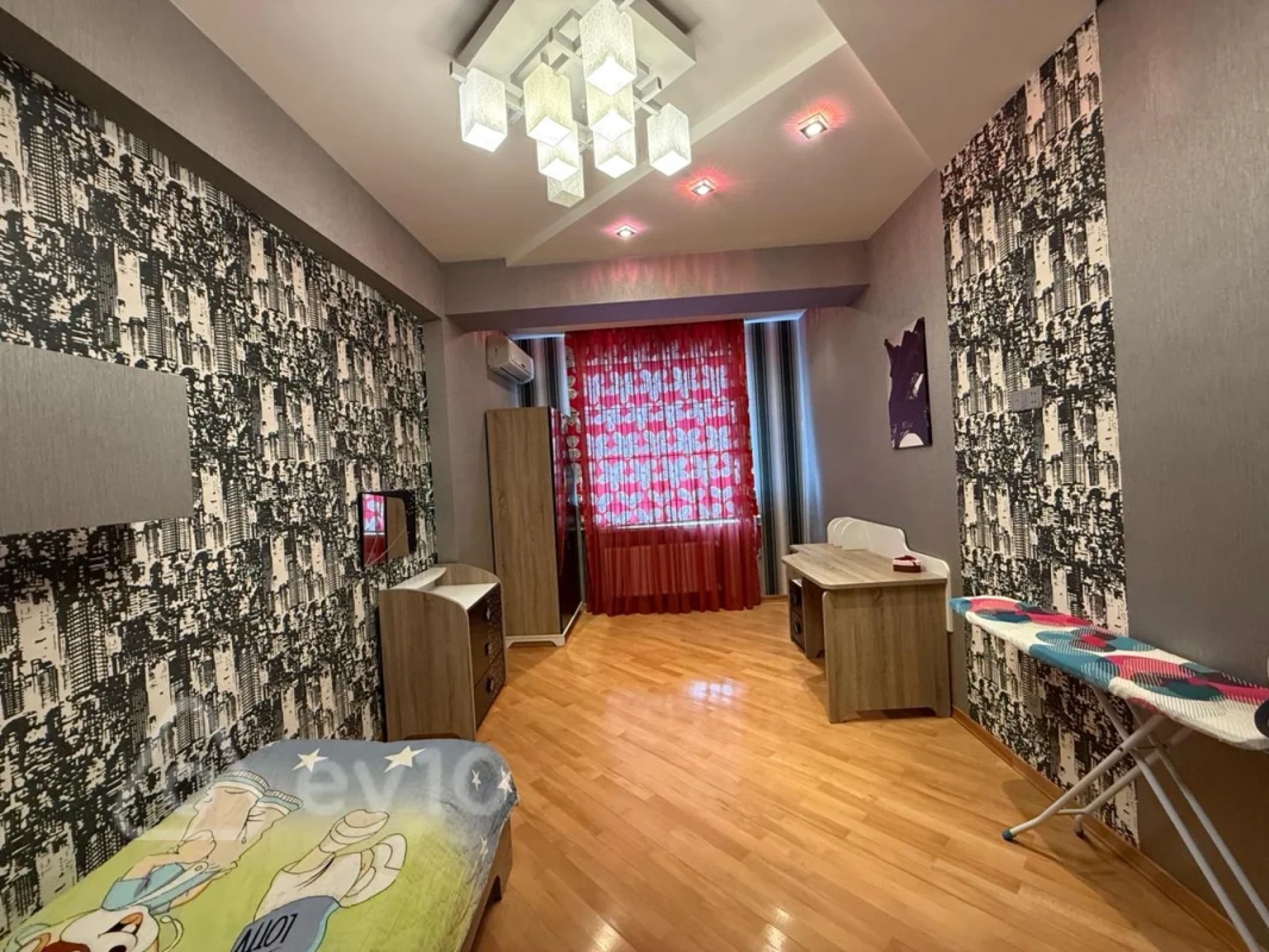 Kirayə verilir 4 otaqlı yeni tikili 145 m²