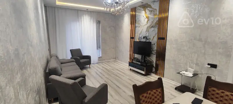 Satılır 5 otaqlı həyət evi 250 m²