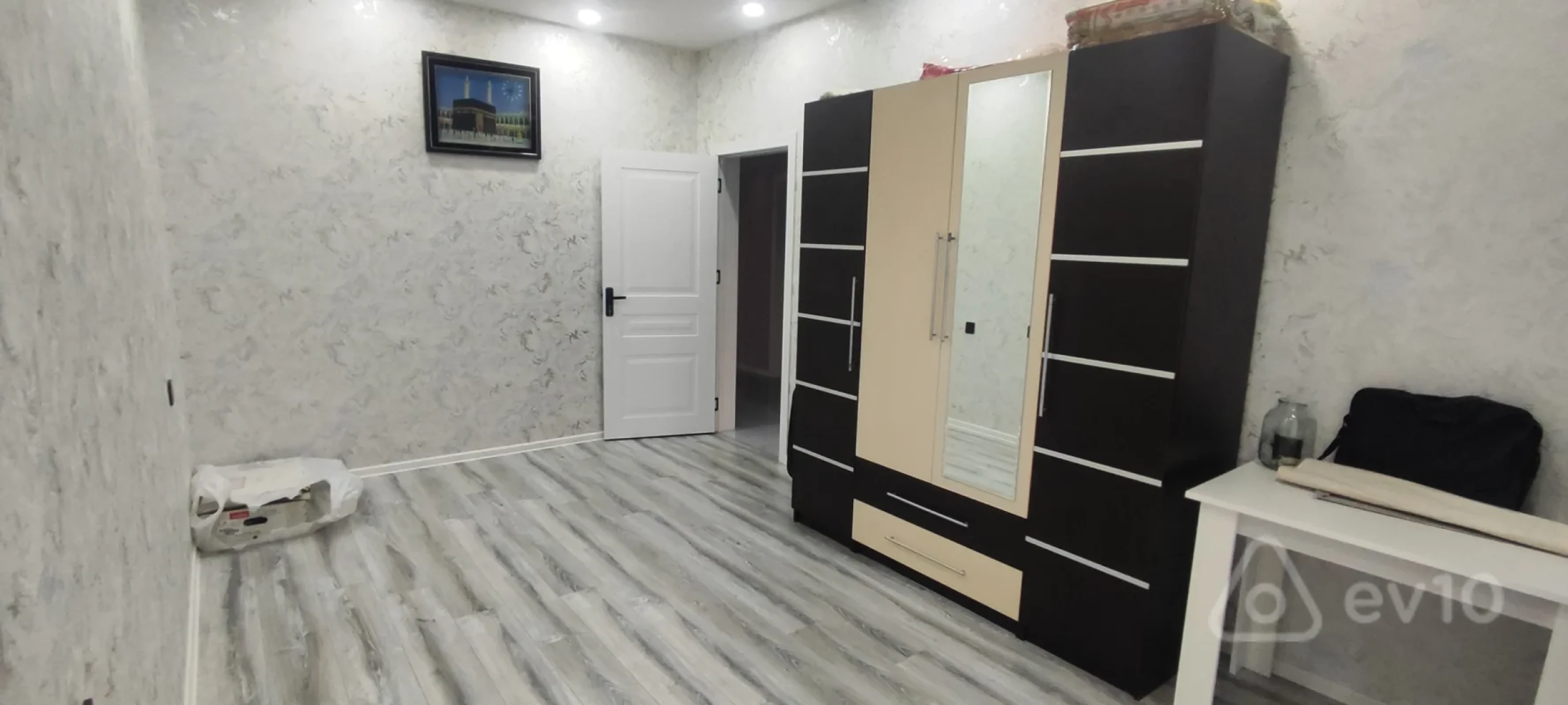 Satılır 5 otaqlı həyət evi 250 m²