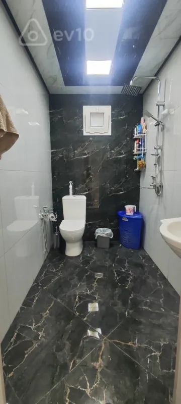 Satılır 5 otaqlı həyət evi 250 m²