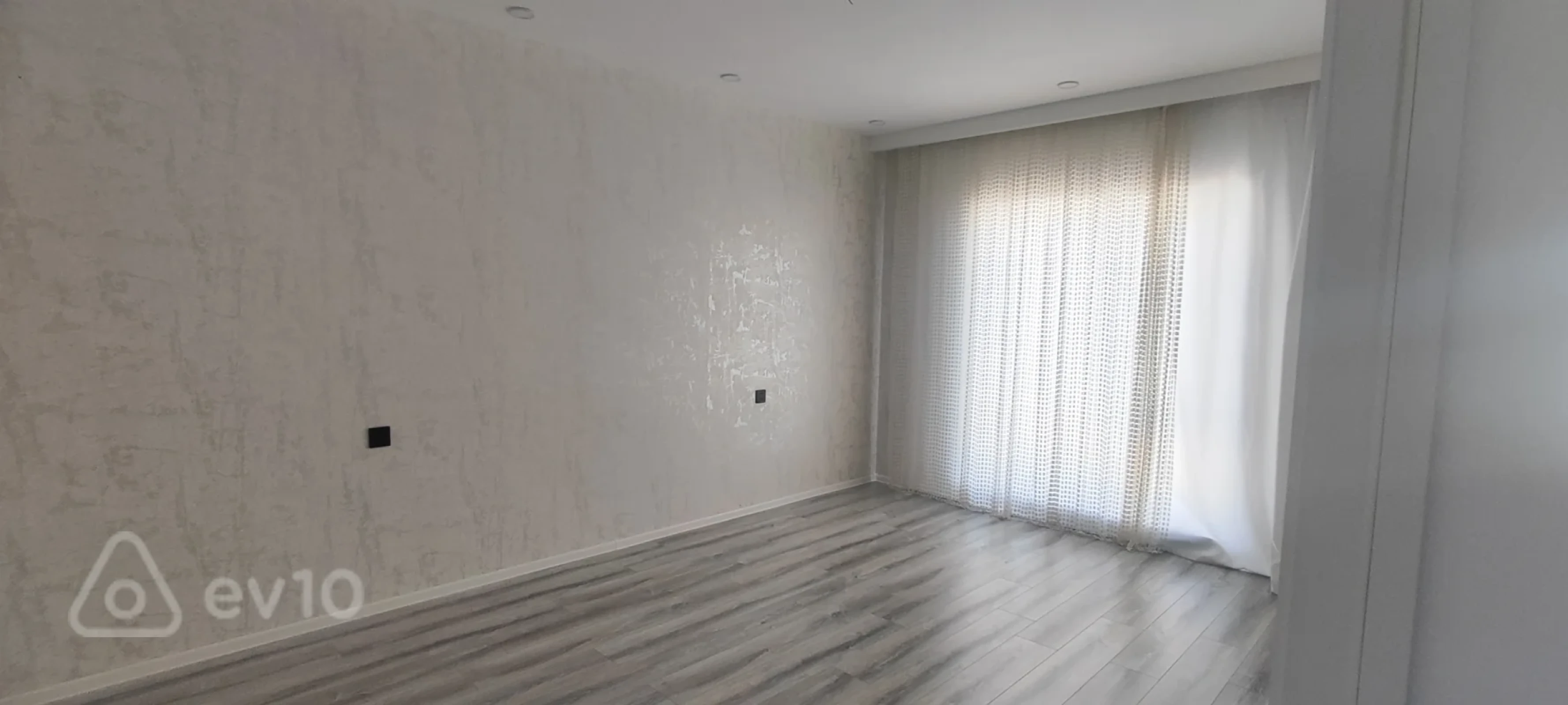 Satılır 5 otaqlı həyət evi 250 m²