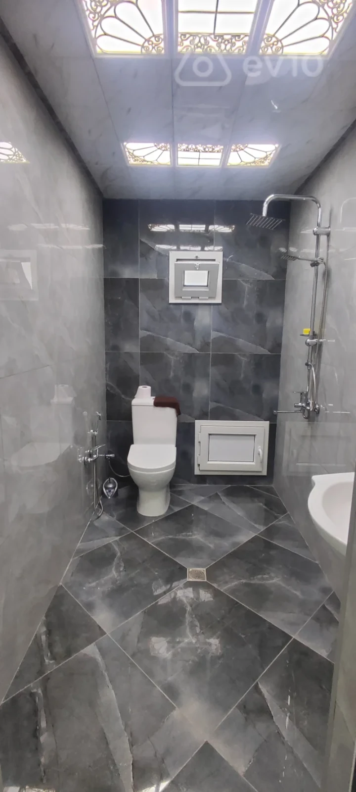 Satılır 5 otaqlı həyət evi 250 m²