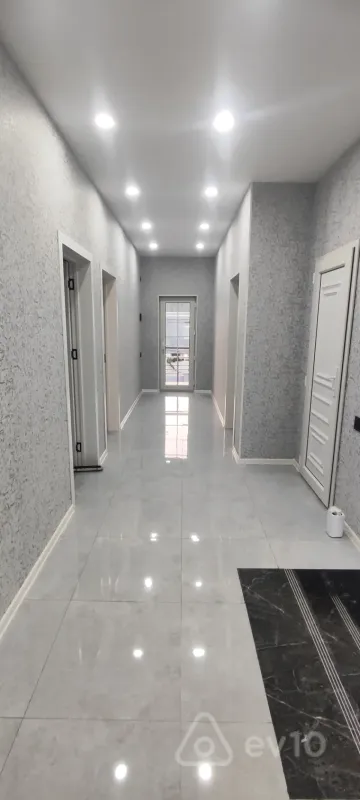 Satılır 5 otaqlı həyət evi 250 m²