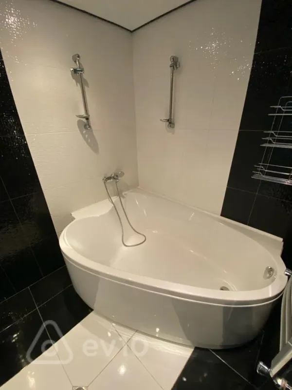 Kirayə verilir 2 otaqlı yeni tikili 80 m²