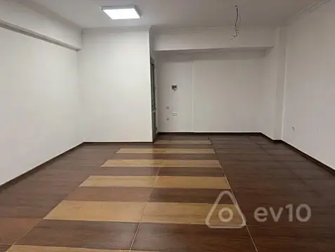 Kirayə verilir 1 otaqlı ofis 36 m²