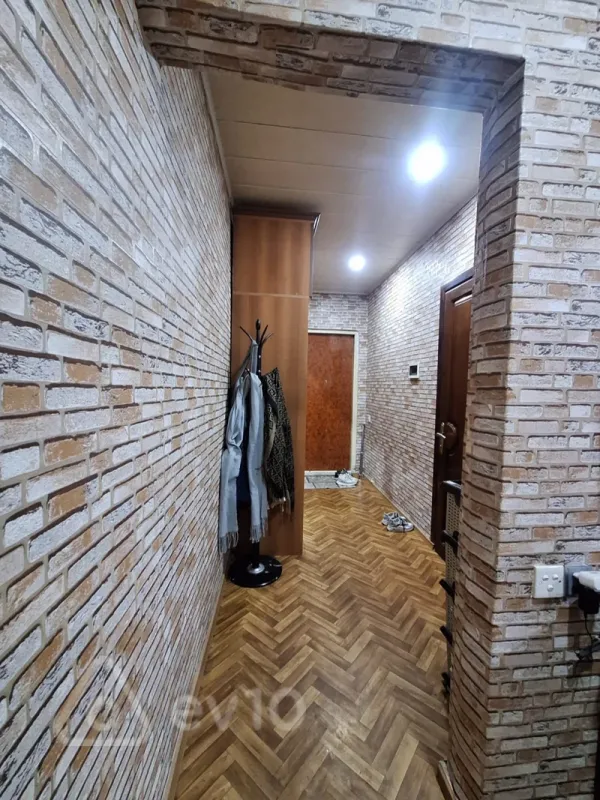Satılır 1 otaqlı köhnə tikili 30 m²