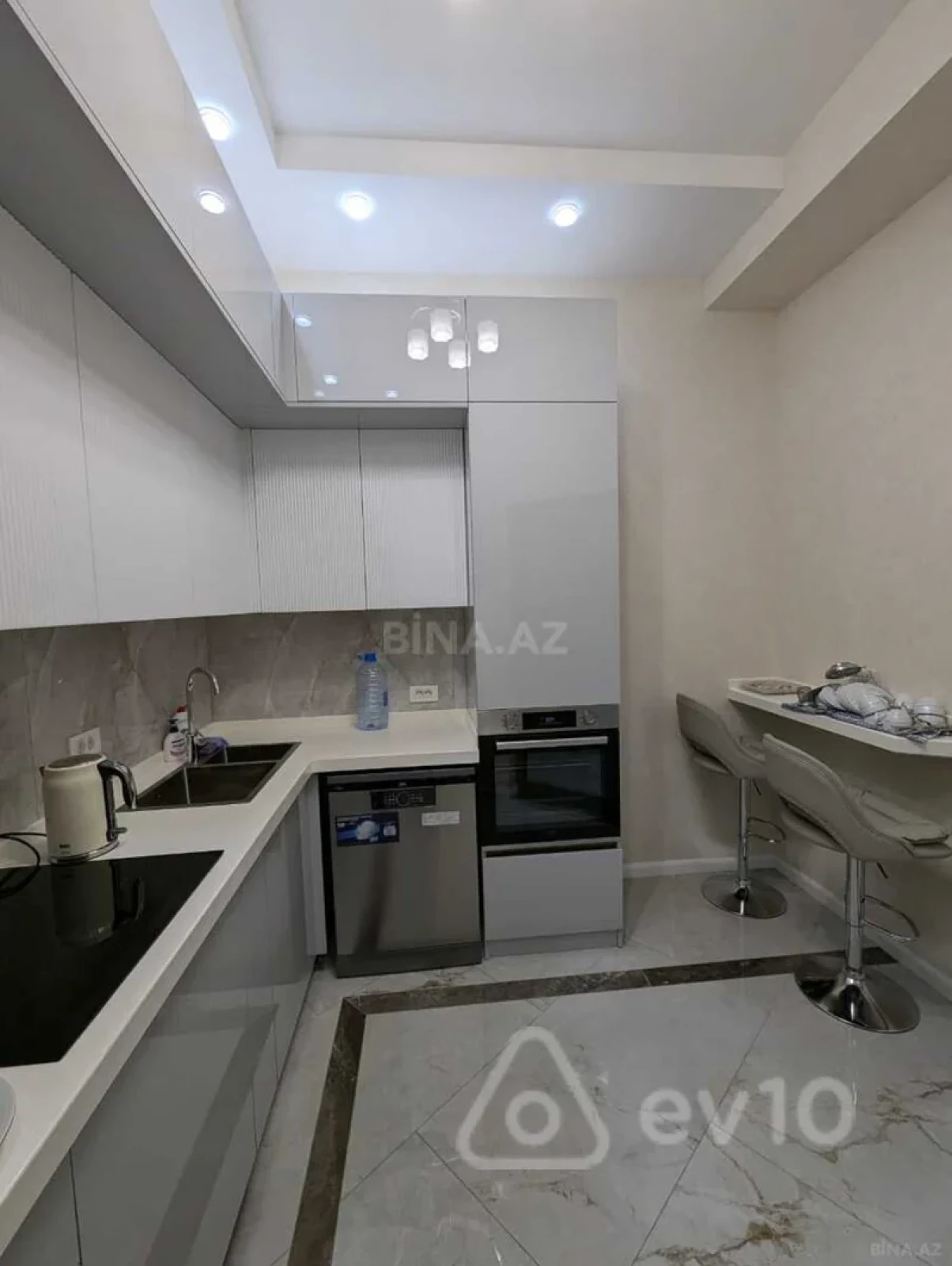 Kirayə verilir 2 otaqlı yeni tikili 75 m²