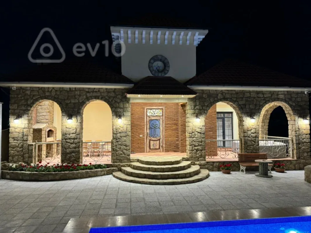 Kirayə verilir 4 otaqlı həyət evi 250 m²