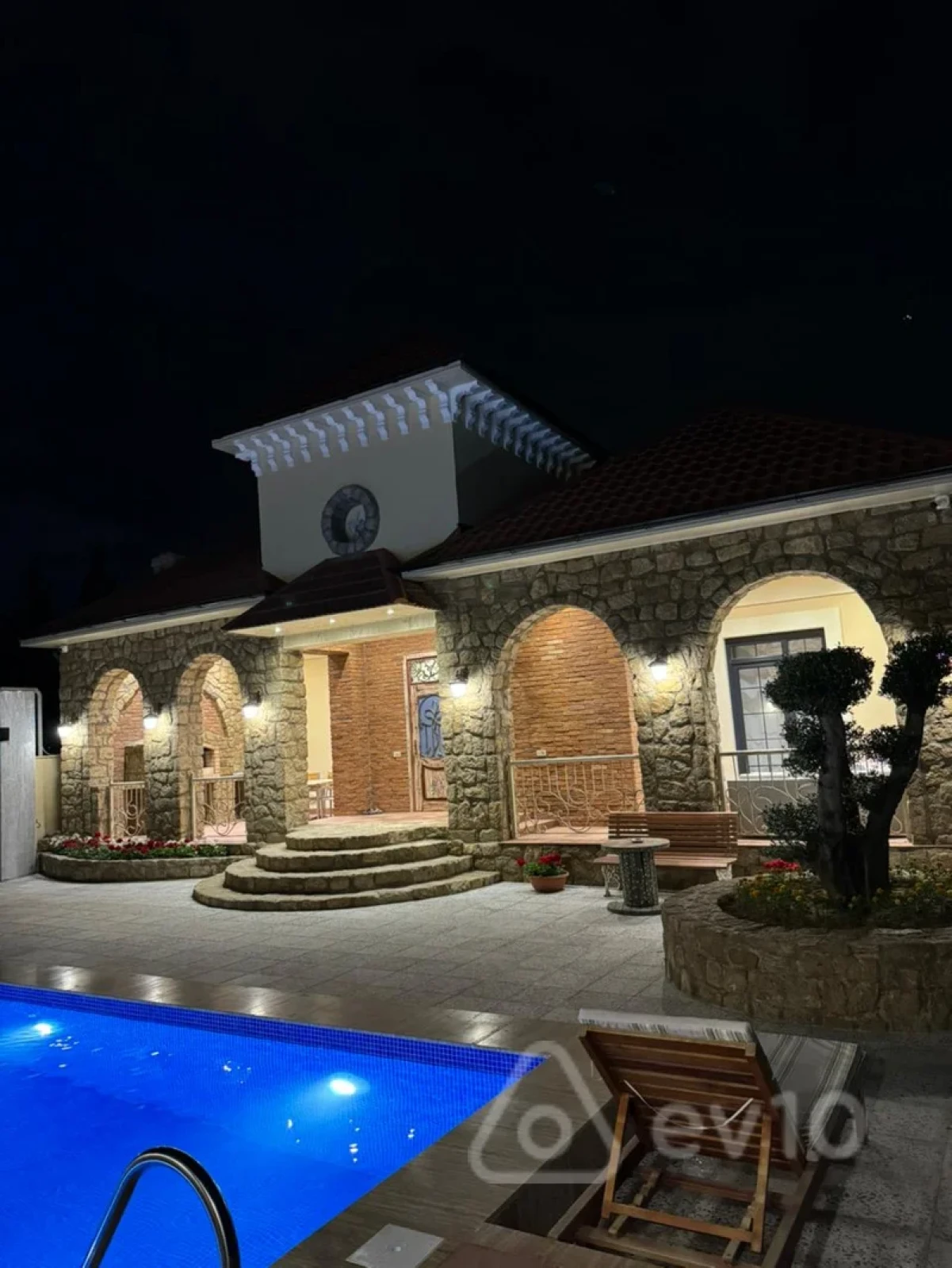 Kirayə verilir 4 otaqlı həyət evi 250 m²