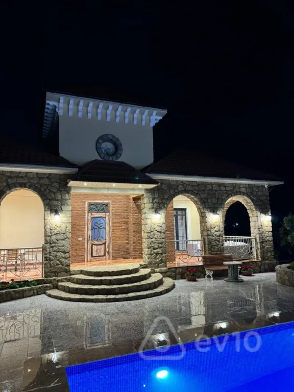 Kirayə verilir 4 otaqlı həyət evi 250 m²