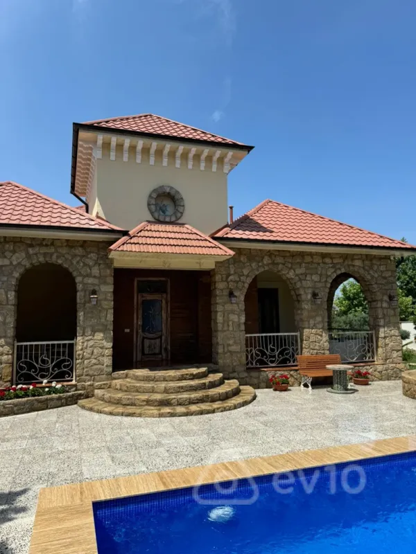 Kirayə verilir 4 otaqlı həyət evi 250 m²