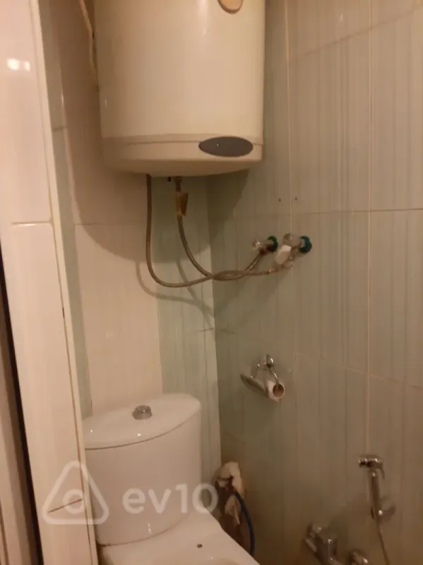 Kirayə verilir 2 otaqlı köhnə tikili 55 m²