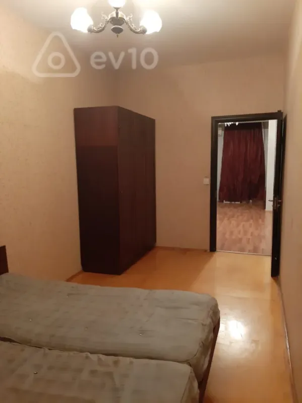 Kirayə verilir 2 otaqlı köhnə tikili 55 m²