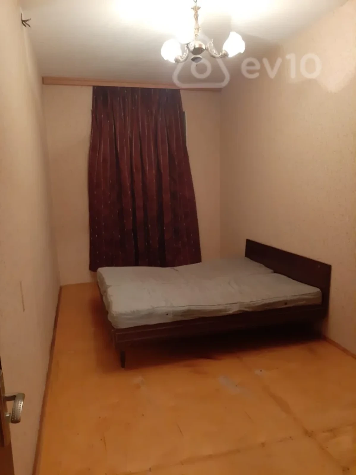 Kirayə verilir 2 otaqlı köhnə tikili 55 m²