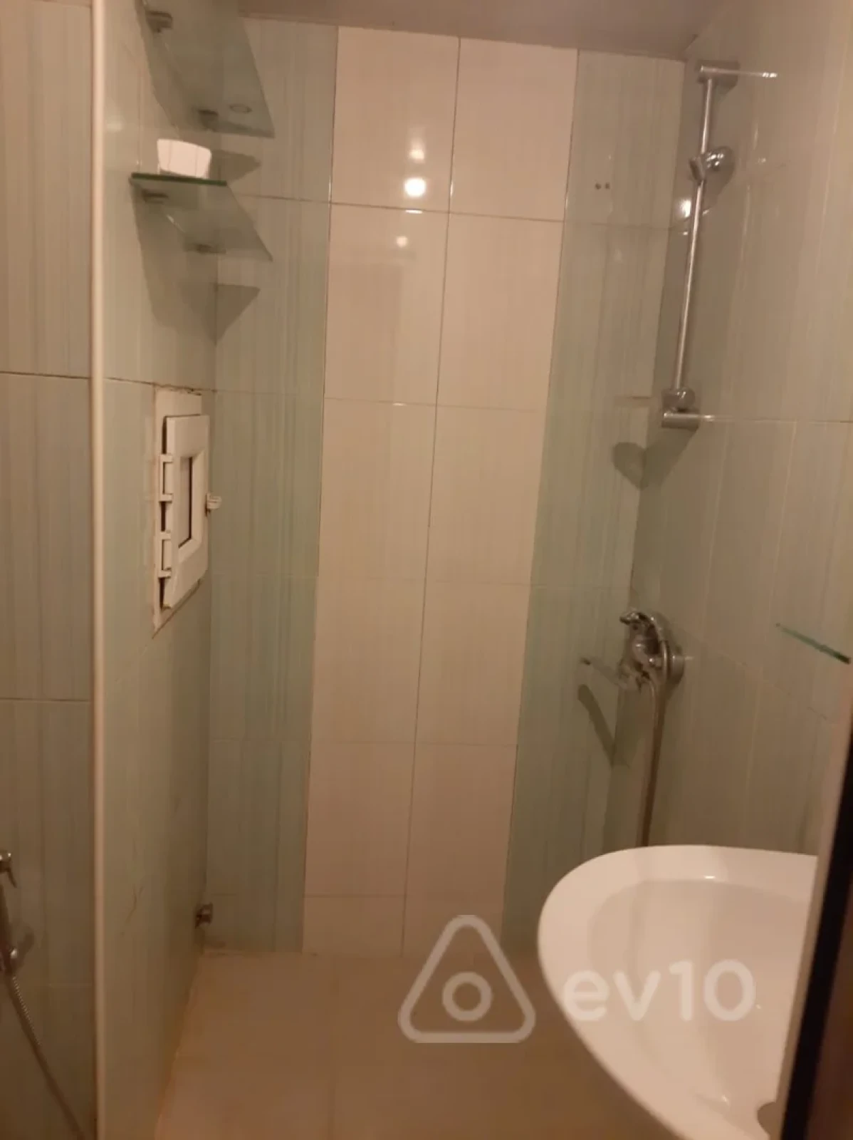 Kirayə verilir 2 otaqlı köhnə tikili 55 m²