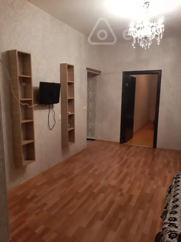Kirayə verilir 2 otaqlı köhnə tikili 55 m²