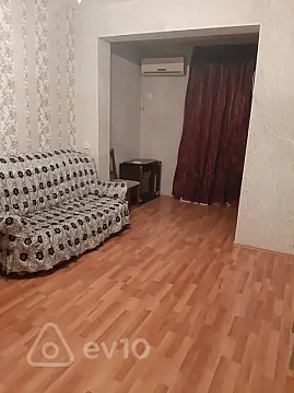 Kirayə verilir 2 otaqlı köhnə tikili 55 m²