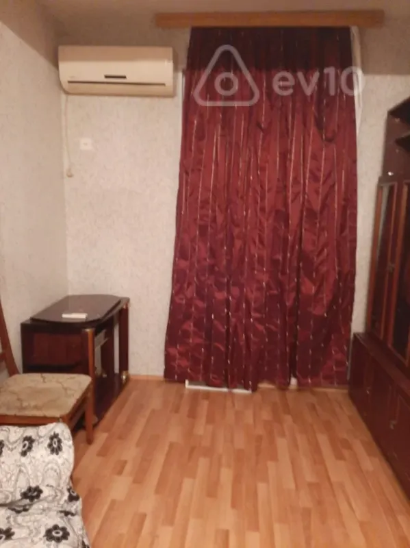Kirayə verilir 2 otaqlı köhnə tikili 55 m²