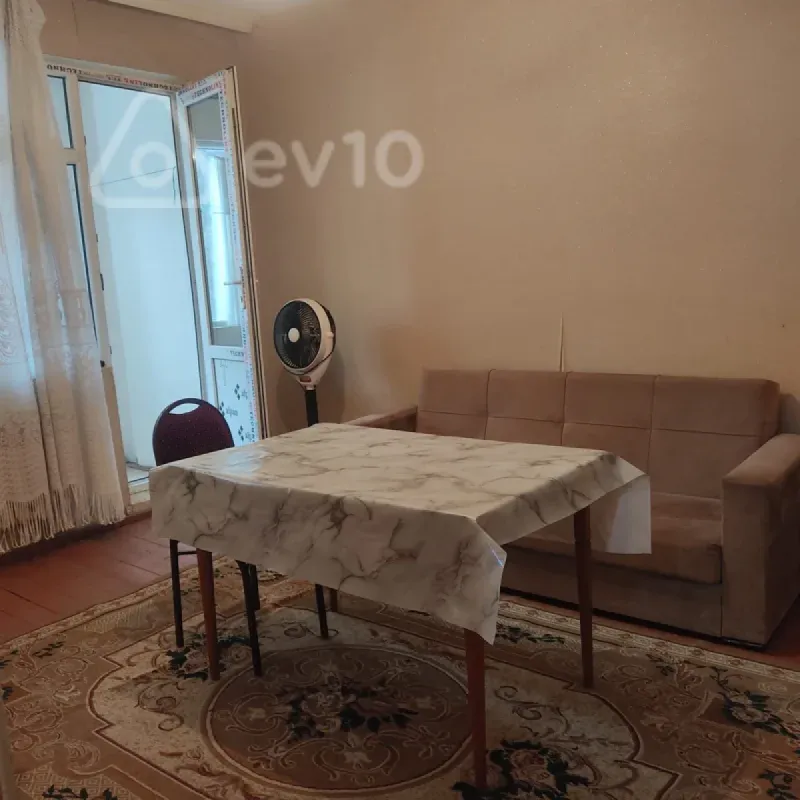 Kirayə verilir 2 otaqlı köhnə tikili 70 m²
