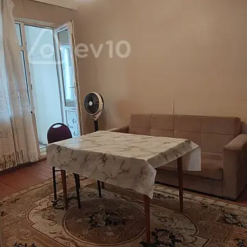 Kirayə verilir 2 otaqlı köhnə tikili 70 m²