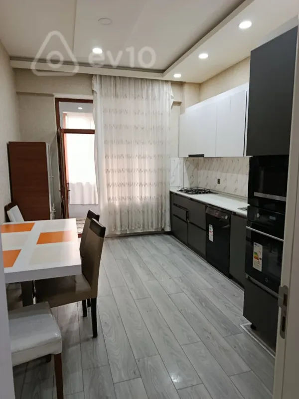 Kirayə verilir 3 otaqlı yeni tikili 110 m²