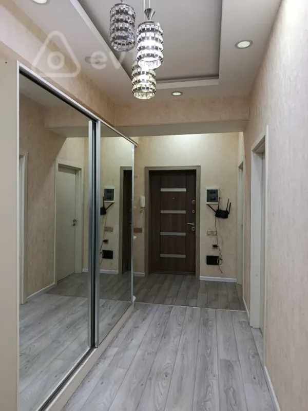 Kirayə verilir 3 otaqlı yeni tikili 110 m²