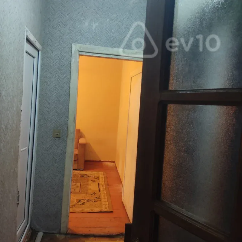 Kirayə verilir 2 otaqlı köhnə tikili 65 m²