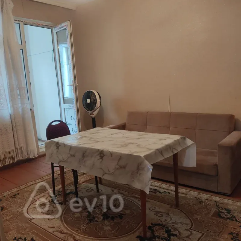 Kirayə verilir 2 otaqlı köhnə tikili 65 m²