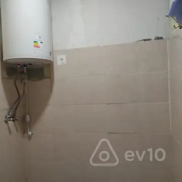 Kirayə verilir 2 otaqlı köhnə tikili 65 m²