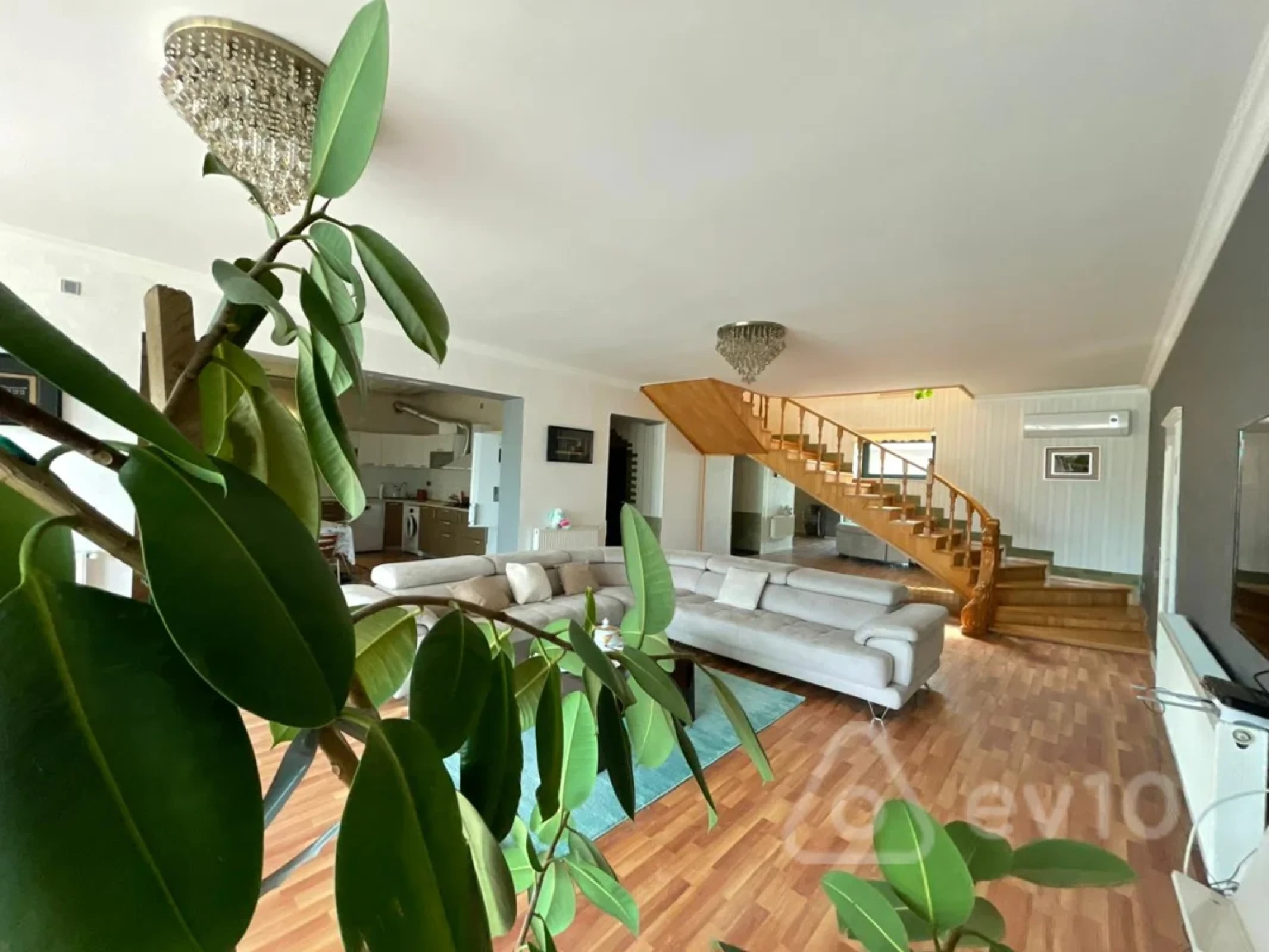 Kirayə verilir 5 otaqlı həyət evi 450 m²