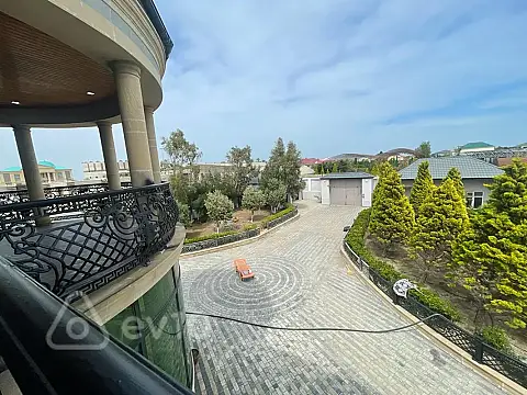 Kirayə verilir 5 otaqlı həyət evi 450 m²