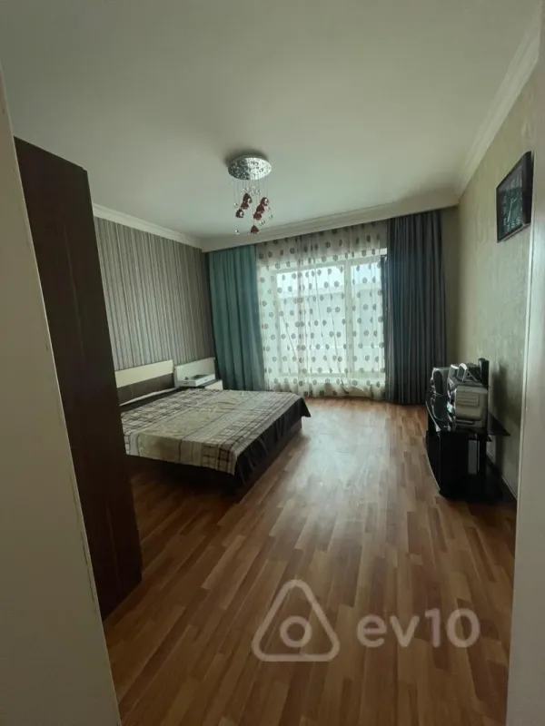 Kirayə verilir 5 otaqlı həyət evi 450 m²