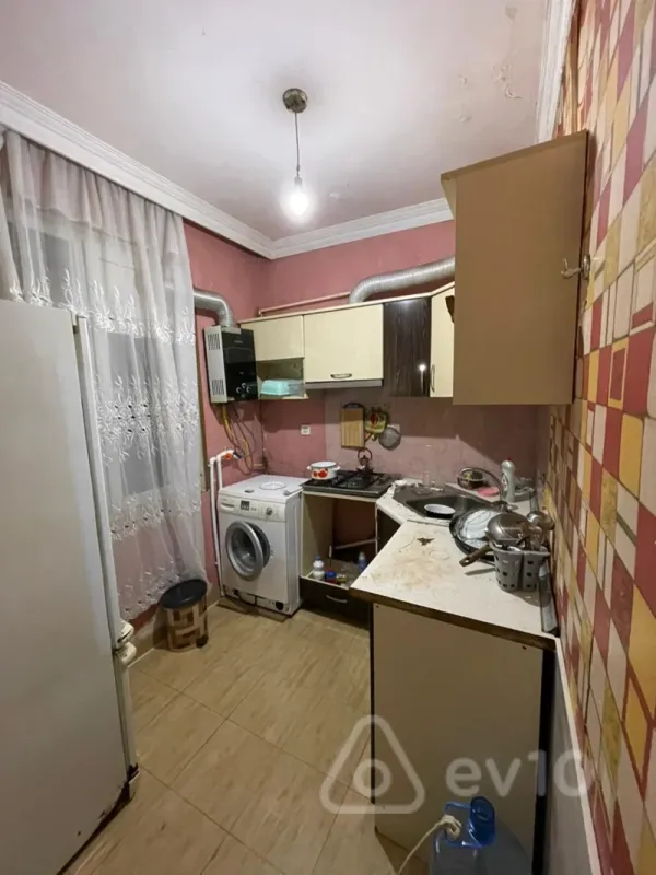Kirayə verilir 3 otaqlı köhnə tikili 80 m²