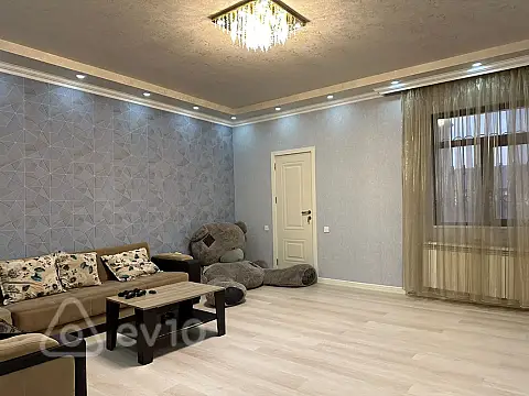 Kirayə verilir 6 otaqlı həyət evi 450 m²
