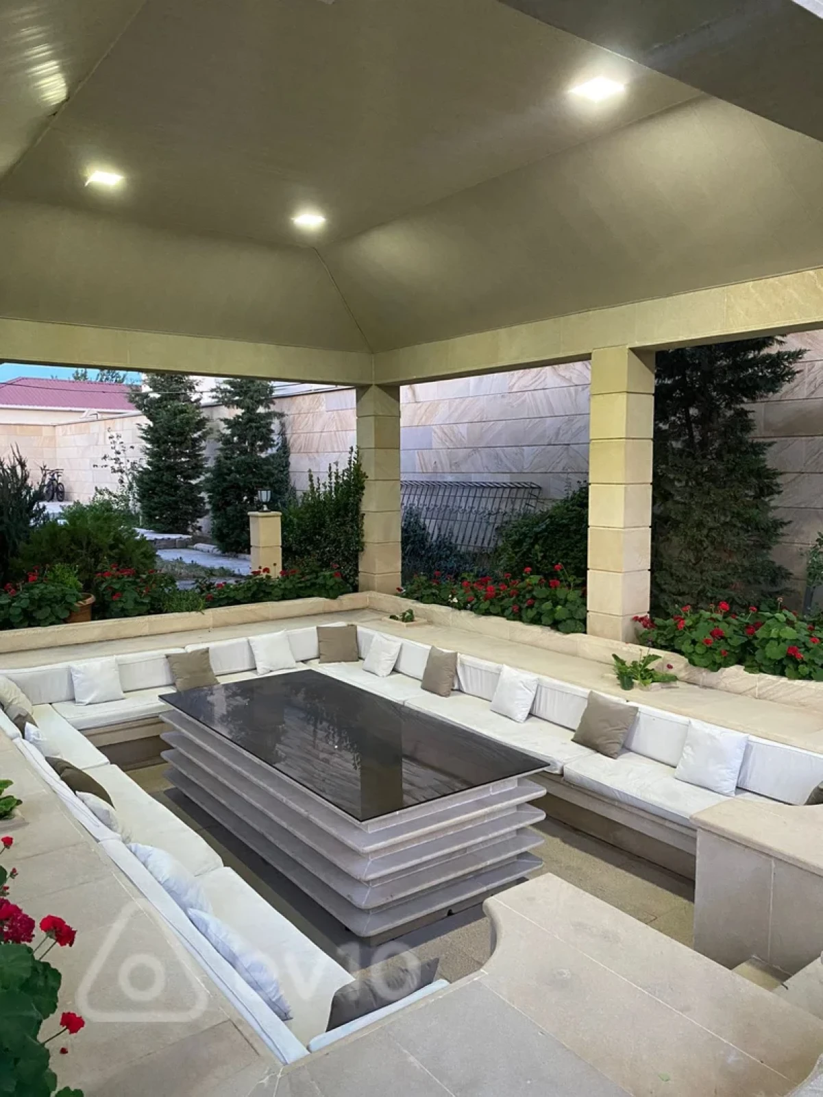 Kirayə verilir 6 otaqlı həyət evi 450 m²