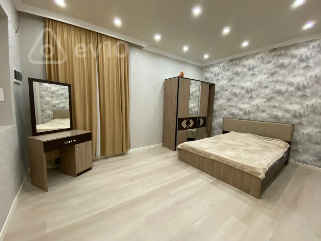 Kirayə verilir 6 otaqlı həyət evi 450 m²